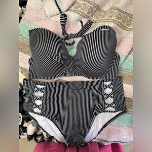 SOLD****Shade and shore bikini 38dd/xl